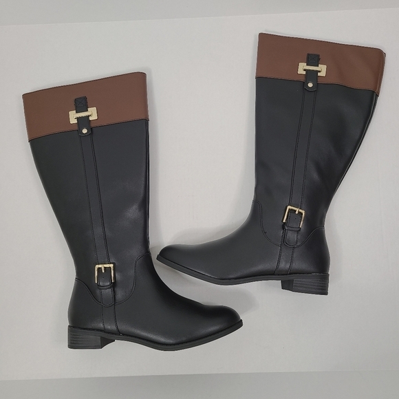 NIB Karen Scott Deliee2 Wide-Calf Riding Boots Black/ Cognac Size 9W - Picture 1 of 8